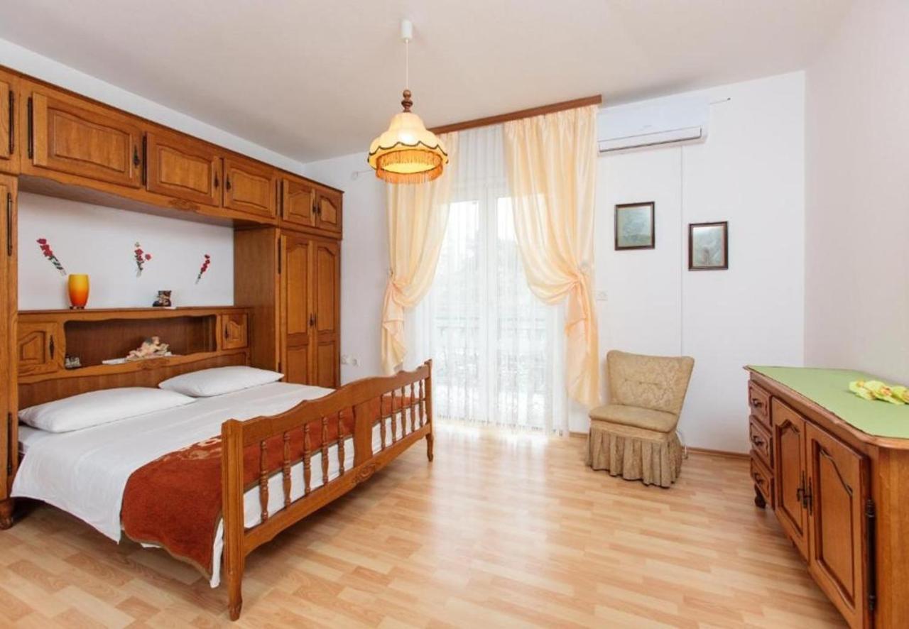 Apartment Knez 1 - 50 M From Beach Podstrana Exteriör bild