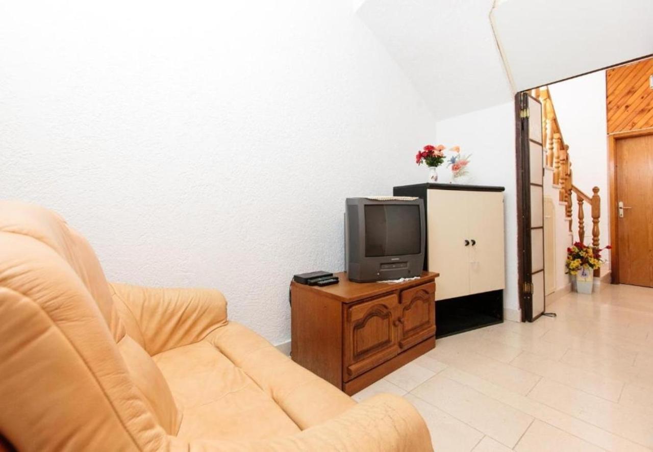 Apartment Knez 1 - 50 M From Beach Podstrana Exteriör bild