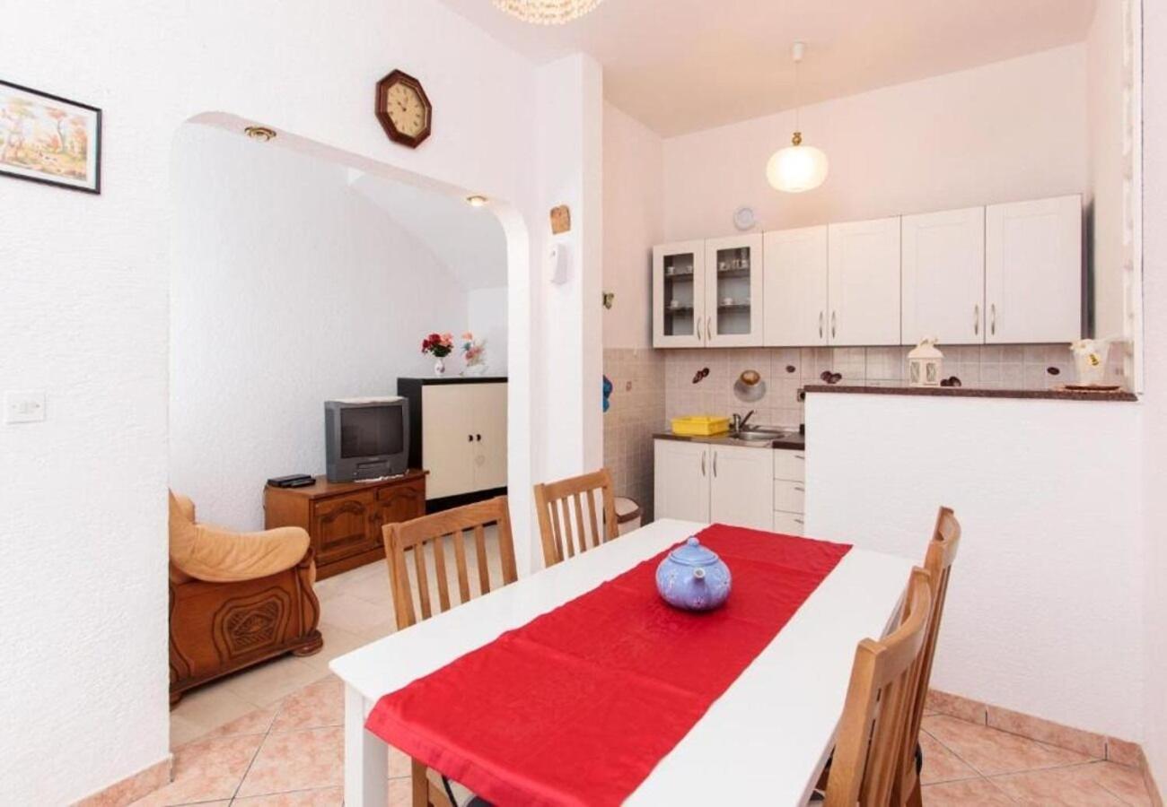 Apartment Knez 1 - 50 M From Beach Podstrana Exteriör bild