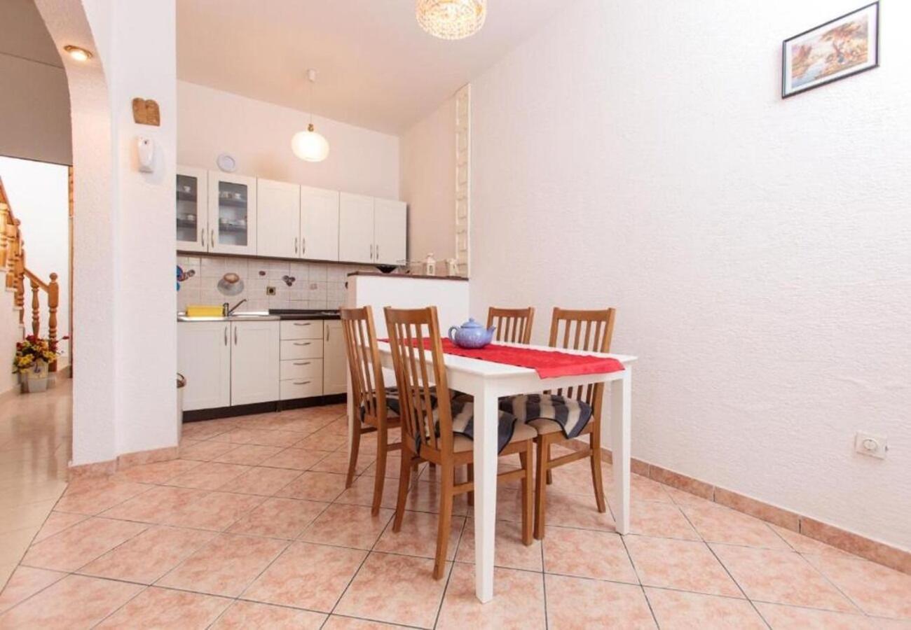 Apartment Knez 1 - 50 M From Beach Podstrana Exteriör bild